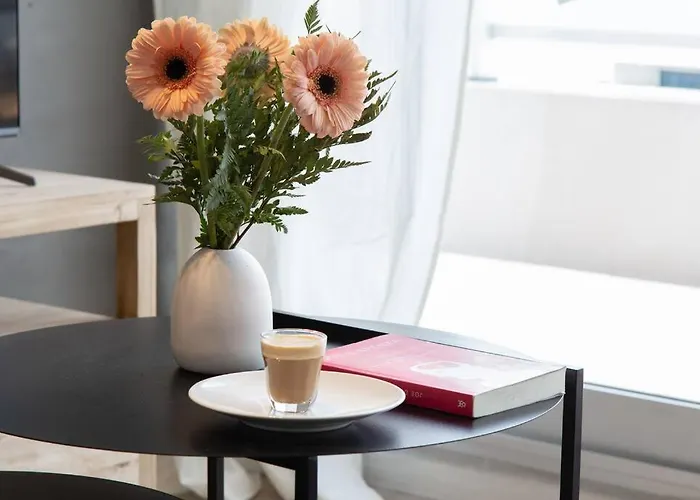 Almez Stunning Deluxe Apartment