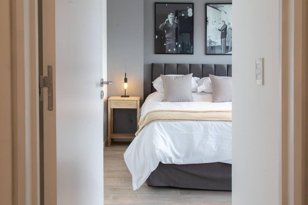 Almez Stunning Deluxe Apartment *