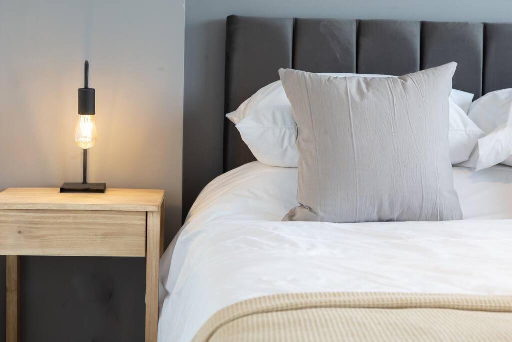 Almez Stunning Deluxe Apartment *
